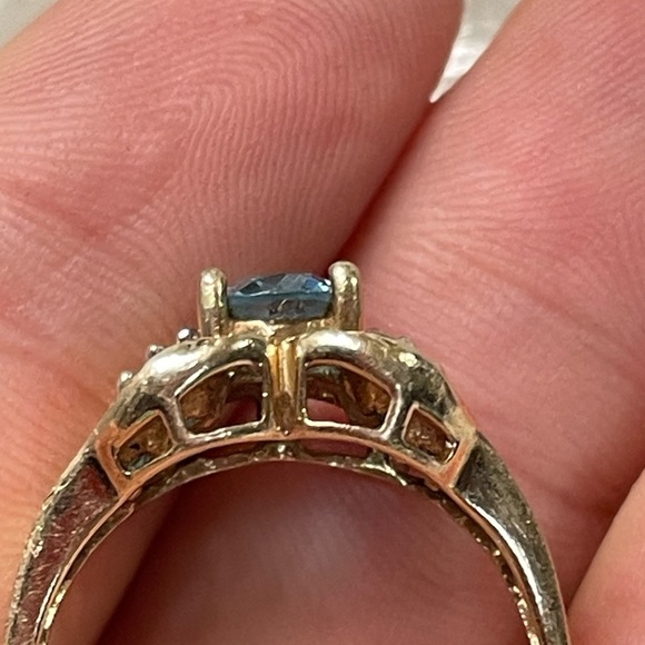 10k Blue Topaz and Diamond ring. Vintage. - Picture 6 of 9